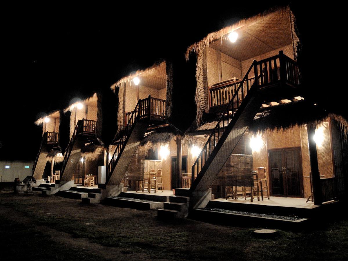 Old Village Гили Еър Екстериор снимка